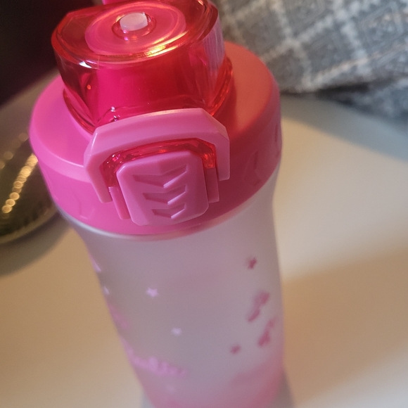 Barbie x Miniso BARBIE COLLECTION PLASTIC BOTTLE. Flip lid Pink! - Picture 6 of 11